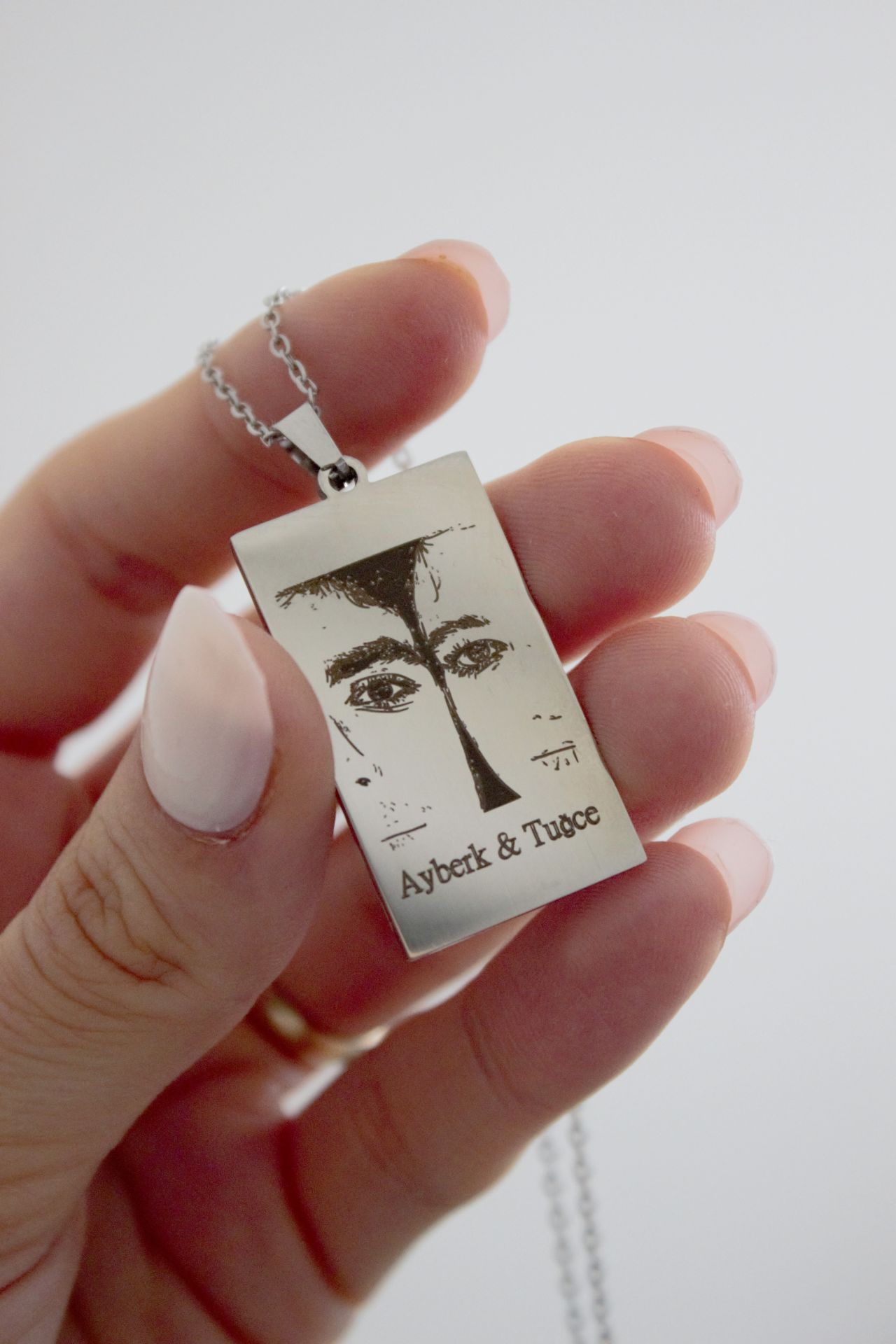 Çelik Portre İsim Kolye