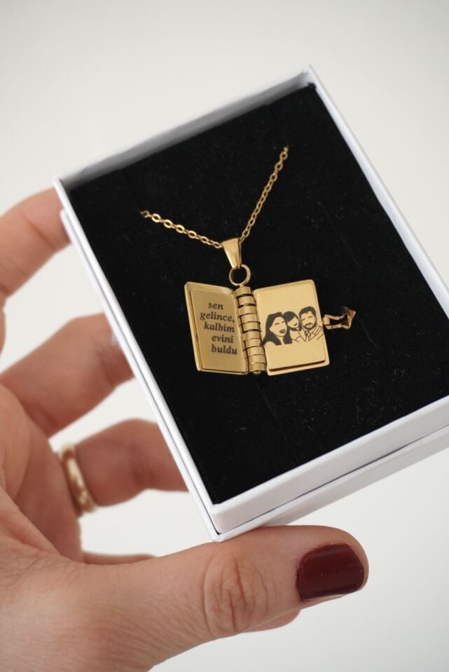 Çelik Kitap Anı Kolyesi