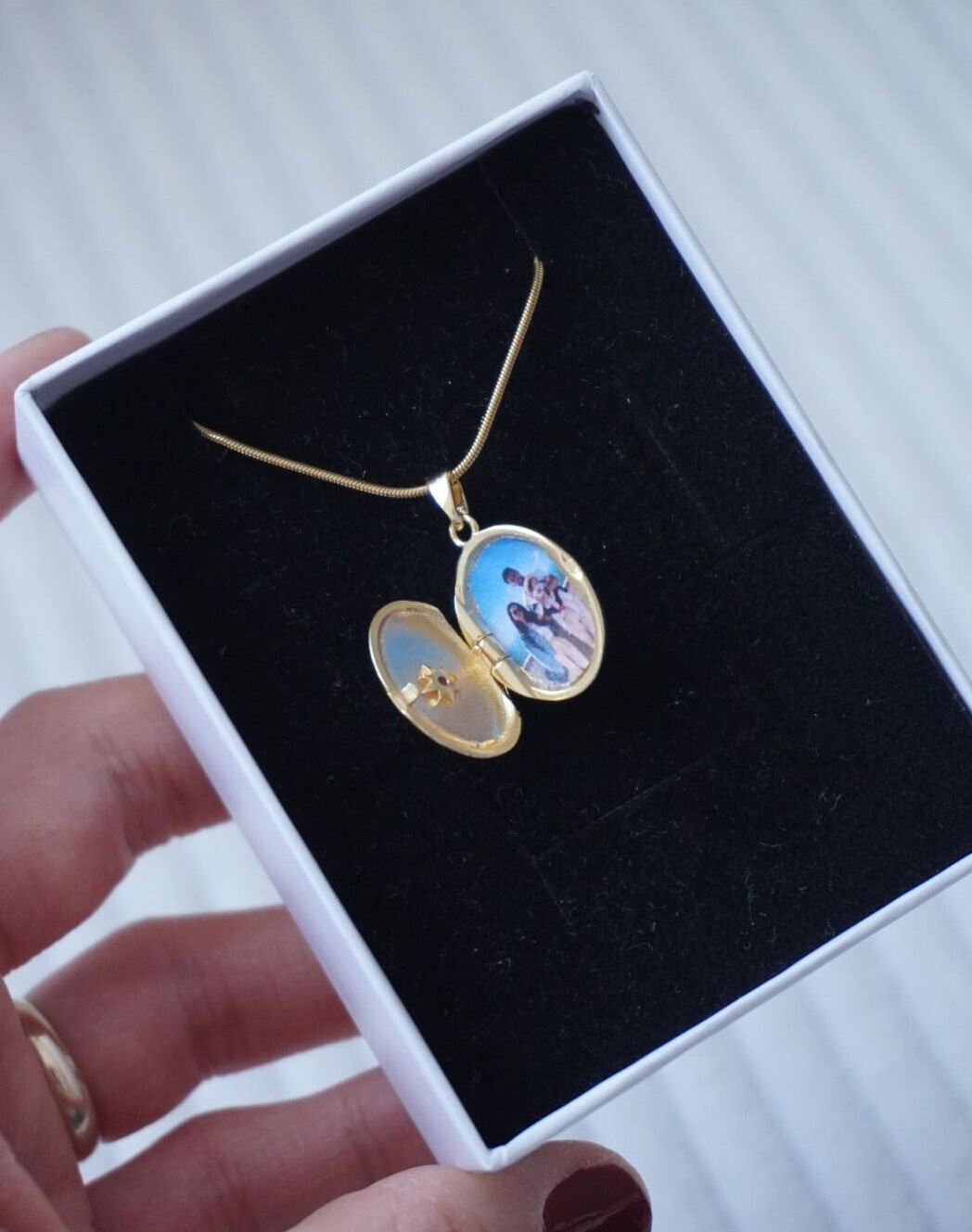 Çelik Oval Resimli Anı Kolyesi